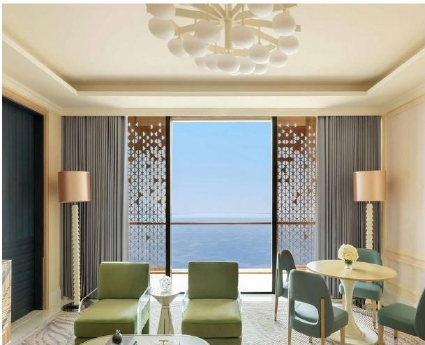 Suite living room